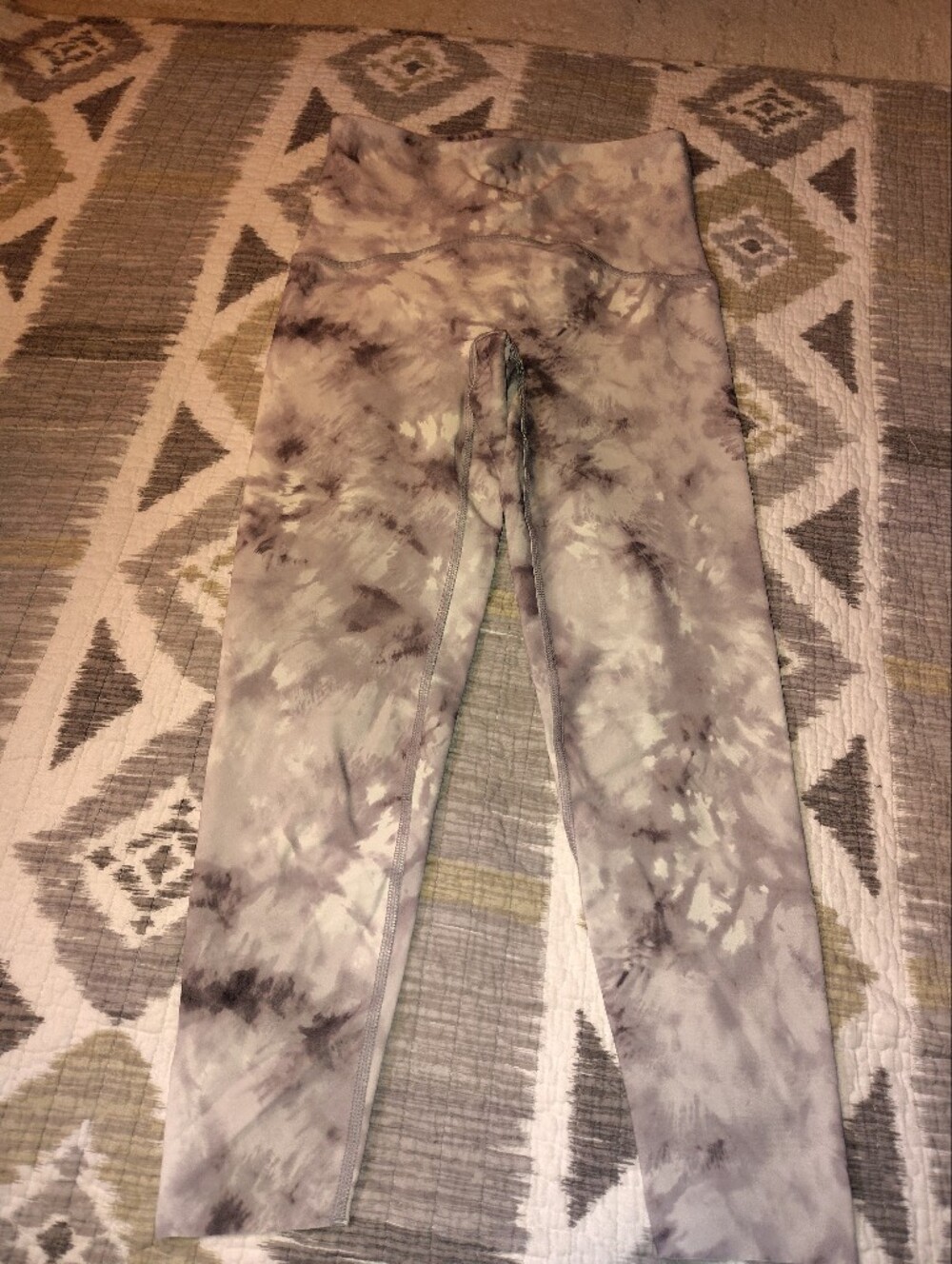 SPANX Tie-Dye Capri Leggings in Light Gray and Lavender